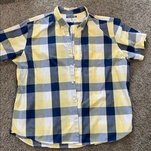 Old Navy plaid men’s T-shirt.
